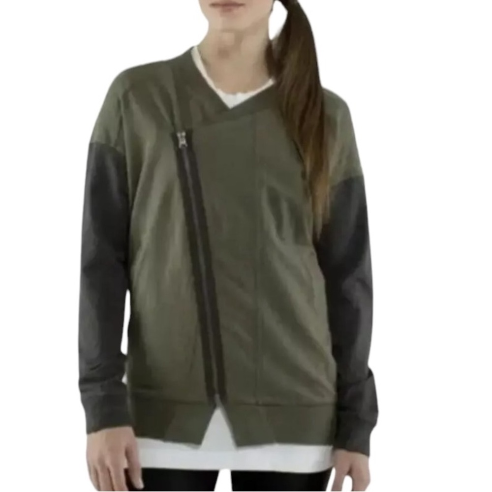Lululemon Athletica Mula 10 green & grey asymmetrical zip jacket with pockets